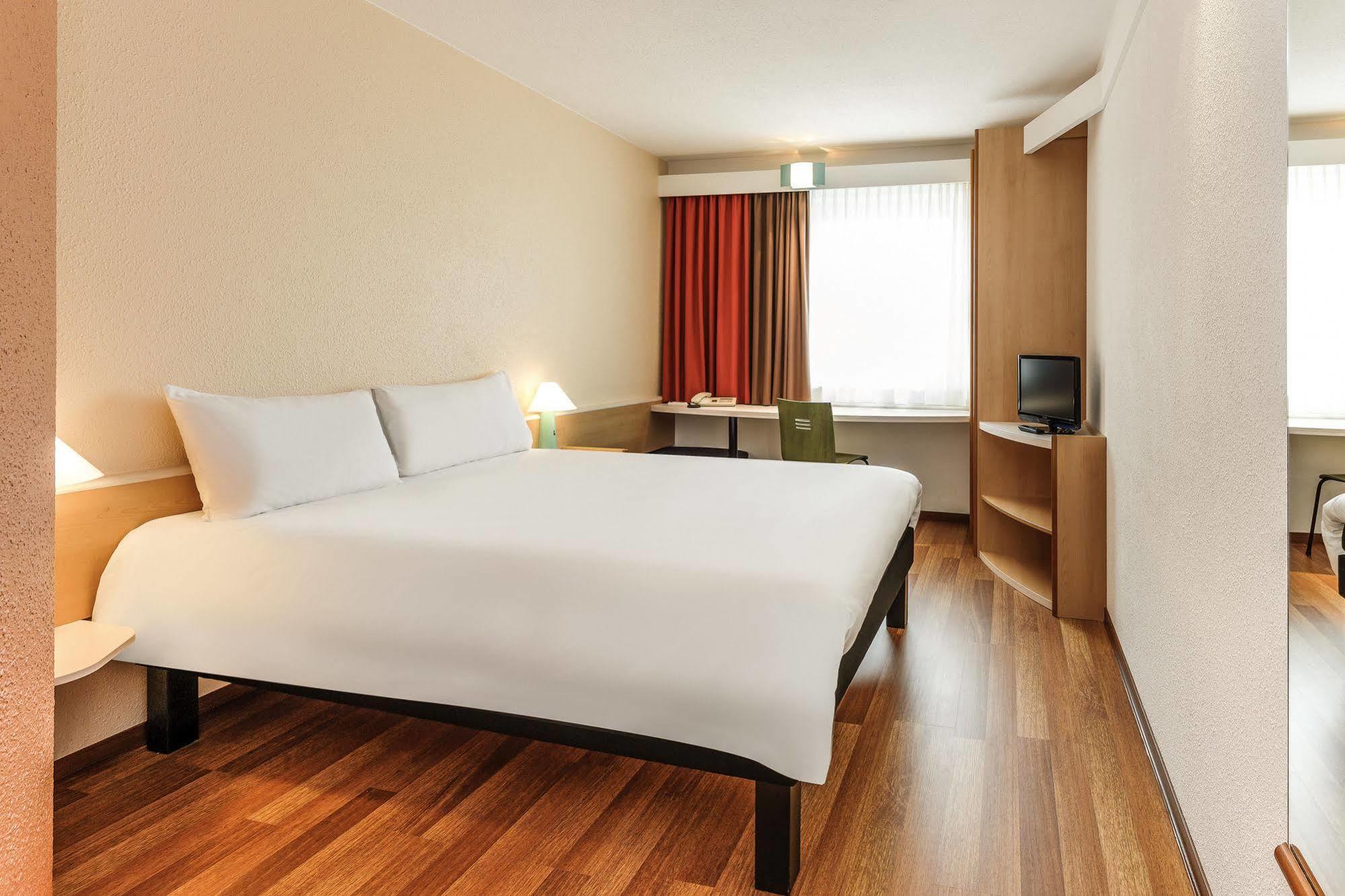 Ibis Hotel Munchen Messe Feldkirchen  Exteriör bild